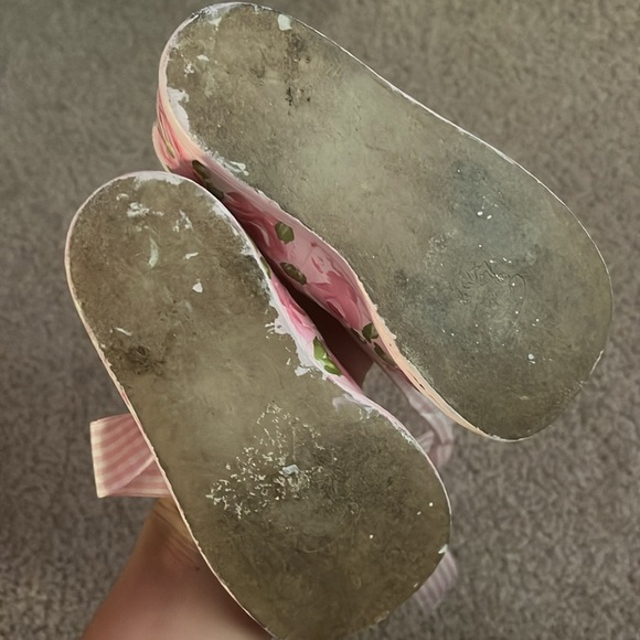 “Buster Brown- Painted Baby Shoes” - Picture 5 of 7